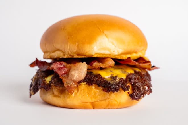 Bacon Cheeseburger – Quincho's Jacó
