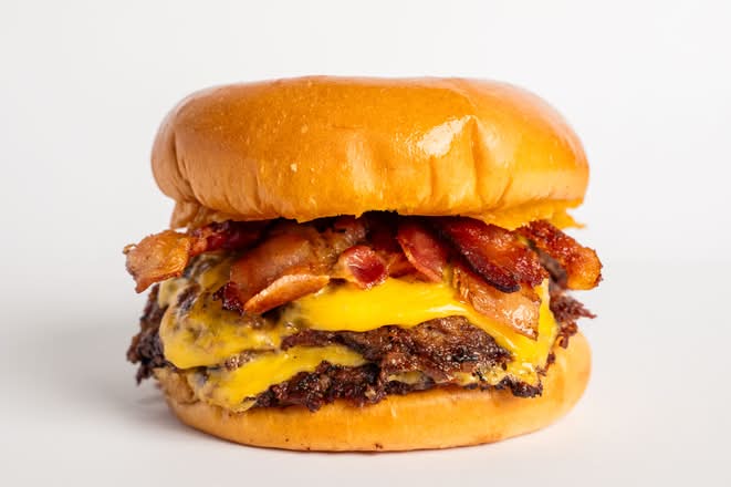 Doble Bacon – Quincho's Smash Burger, Jaco Restaurants
