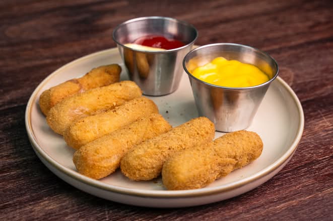 Quincho's Jacó – palitos de queso